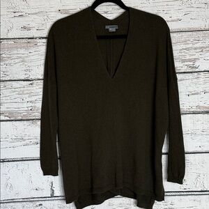 Vince V-Neck cashmere wool Sweater in Olive green